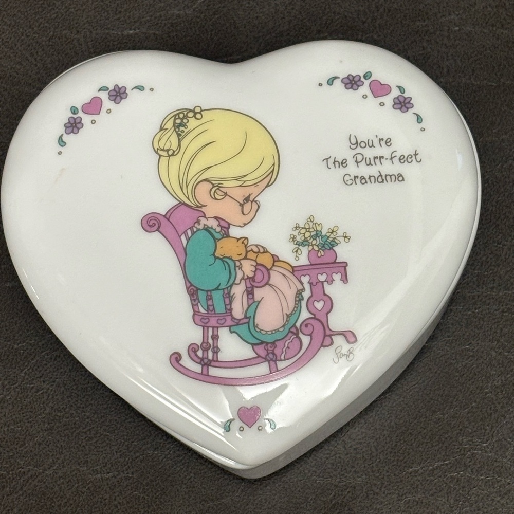 Vintage 90’s Precious Moments “You’re The Purr-Fect Grandma” Keepsake Heart